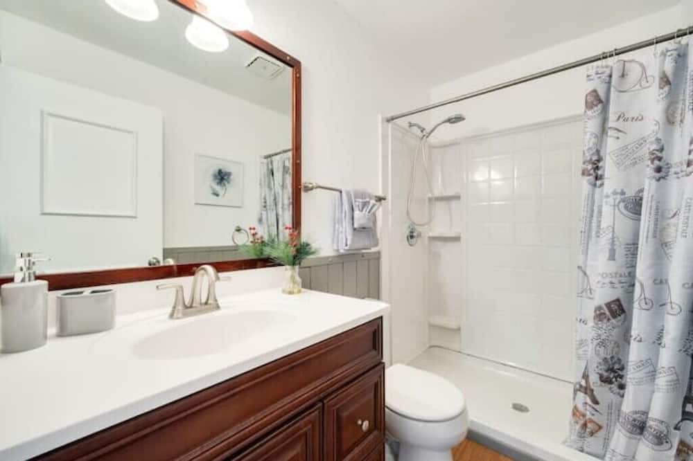 Photo of Bathroom in Charlotte Park