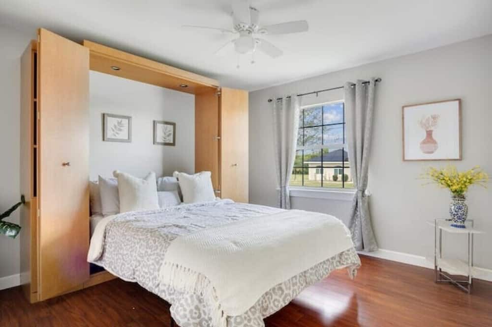 Photo of Bedroom in Charlotte Park
