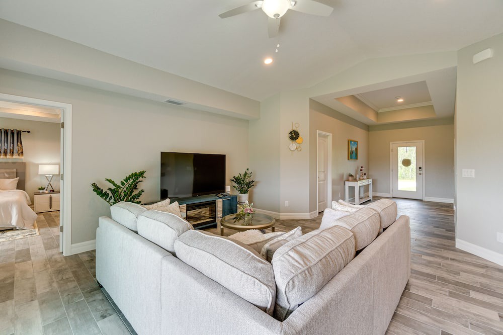 Photo of Livingroom in South Gulf Cove