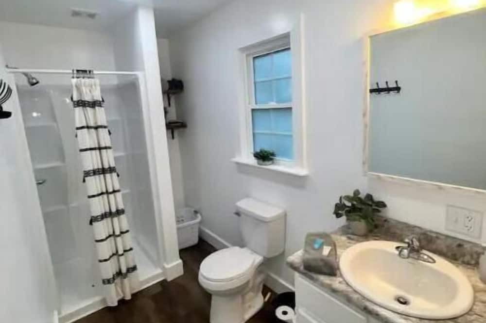 Photo of Bathroom in Groveoak
