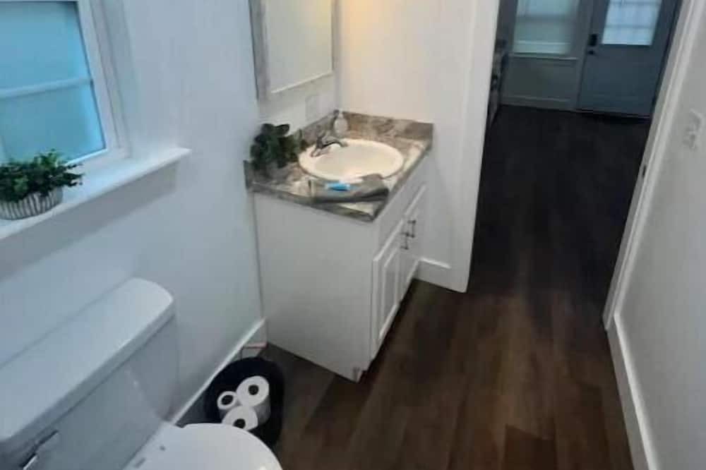 Photo of Bathroom in Groveoak