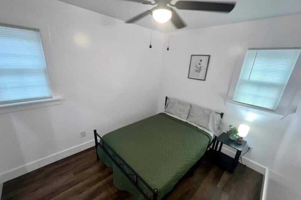 Photo of Bedroom in Groveoak