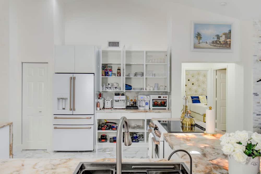 Photo of Kitchen in Greenview Shores