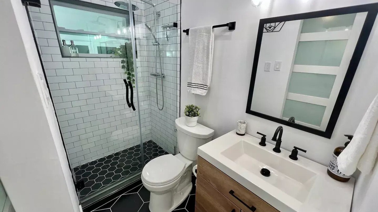 Photo of Bathroom in Sunset