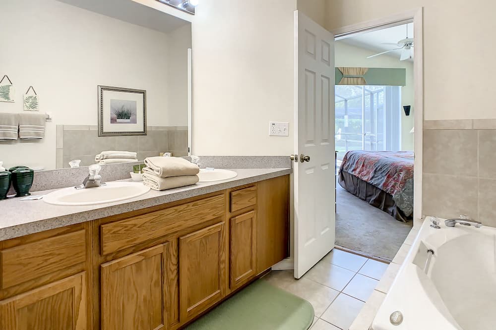 Photo of Bathroom in Sunrise Lakes