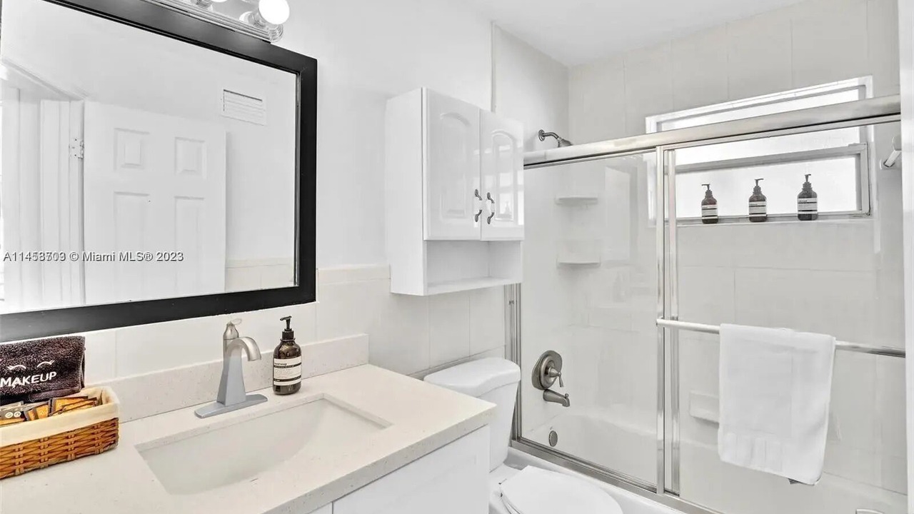 Photo of Bathroom in Sunset