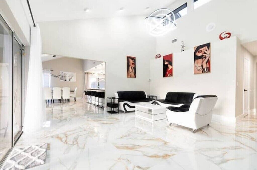 Photo of Livingroom in Greenview Shores