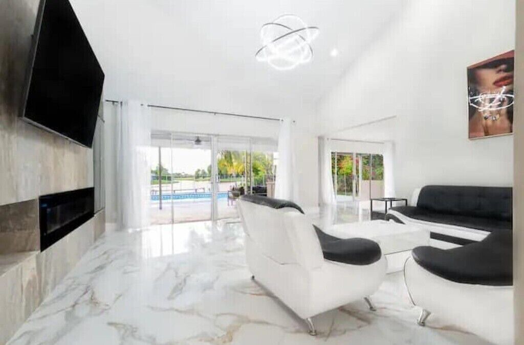 Photo of Livingroom in Greenview Shores