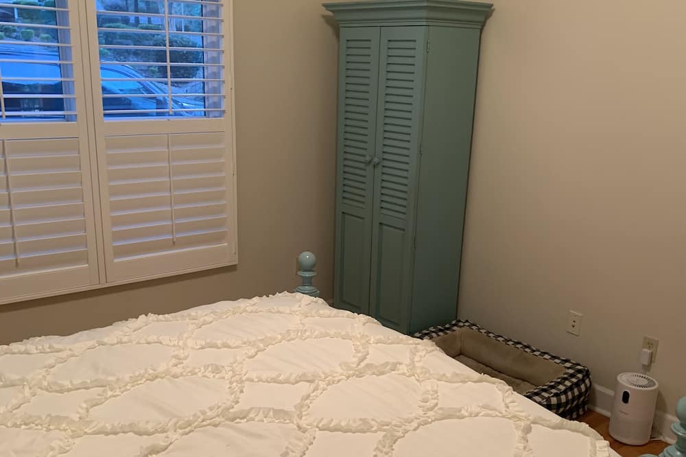 Photo of Bedroom in Quincy