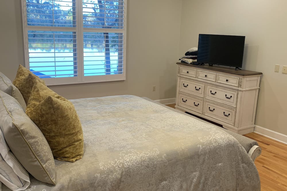 Photo of Bedroom in Quincy