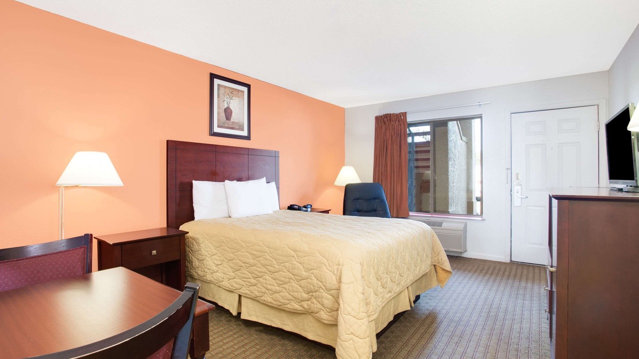 Photo of Bedroom in De Funiak Springs