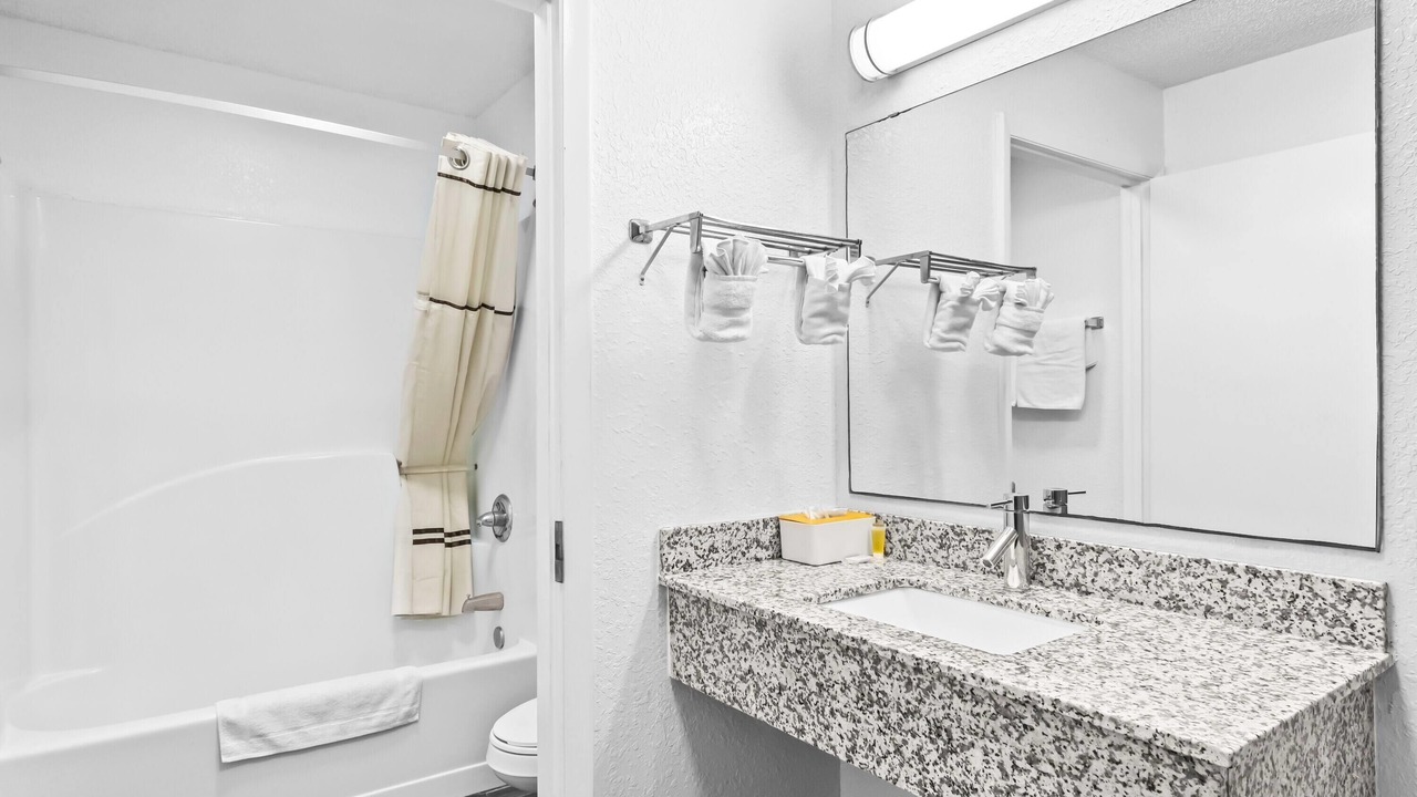 Photo of Bathroom in MacClenny