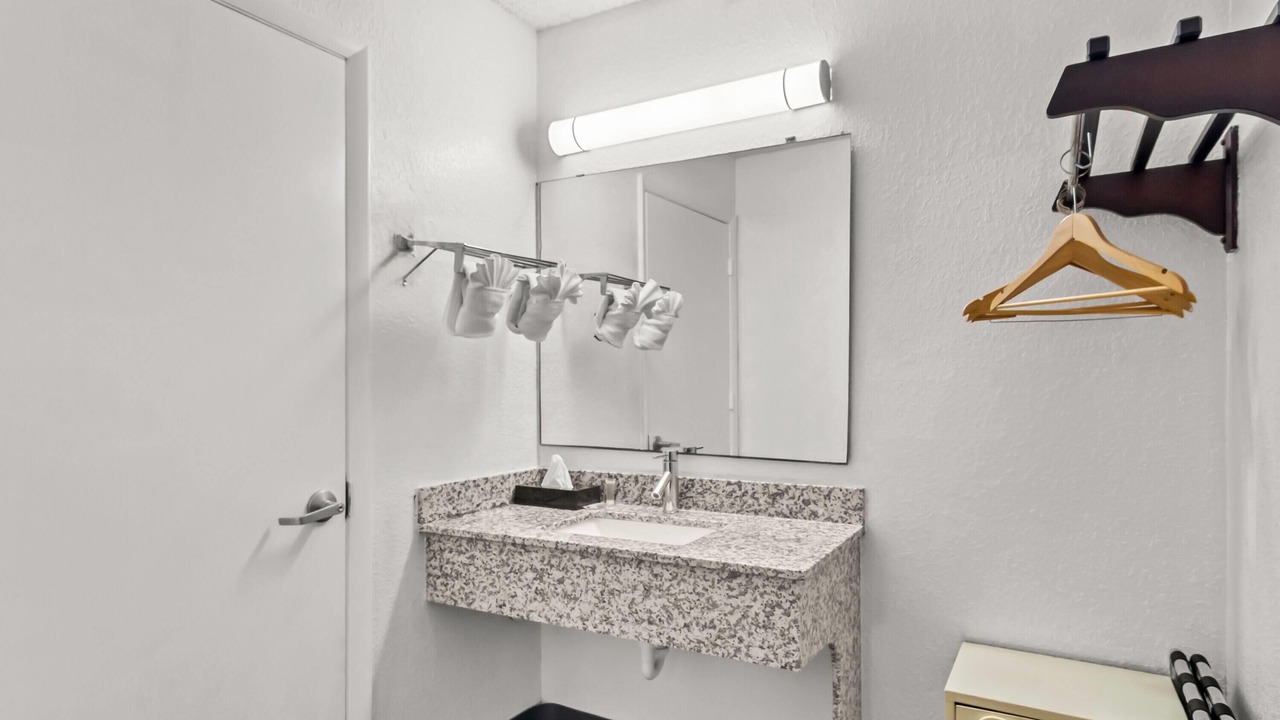 Photo of Bathroom in MacClenny