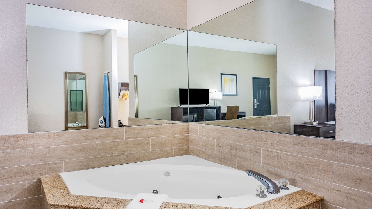Photo of Bedroom in Midway