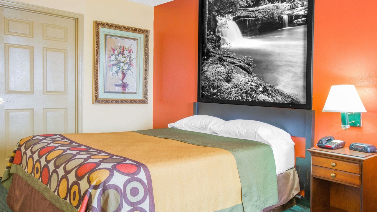 Photo of Bedroom in Talladega