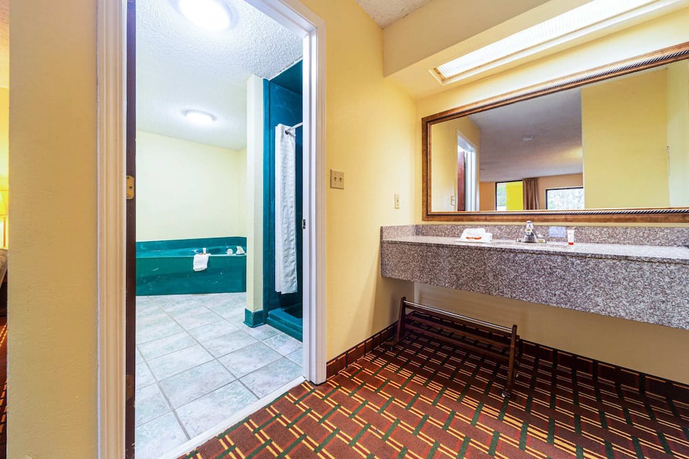 Photo of Bathroom in Atmore
