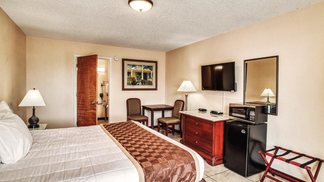 Photo of Bedroom in Lake City