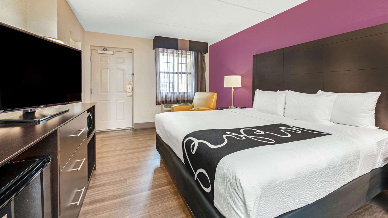Photo of Bedroom in Ludlam
