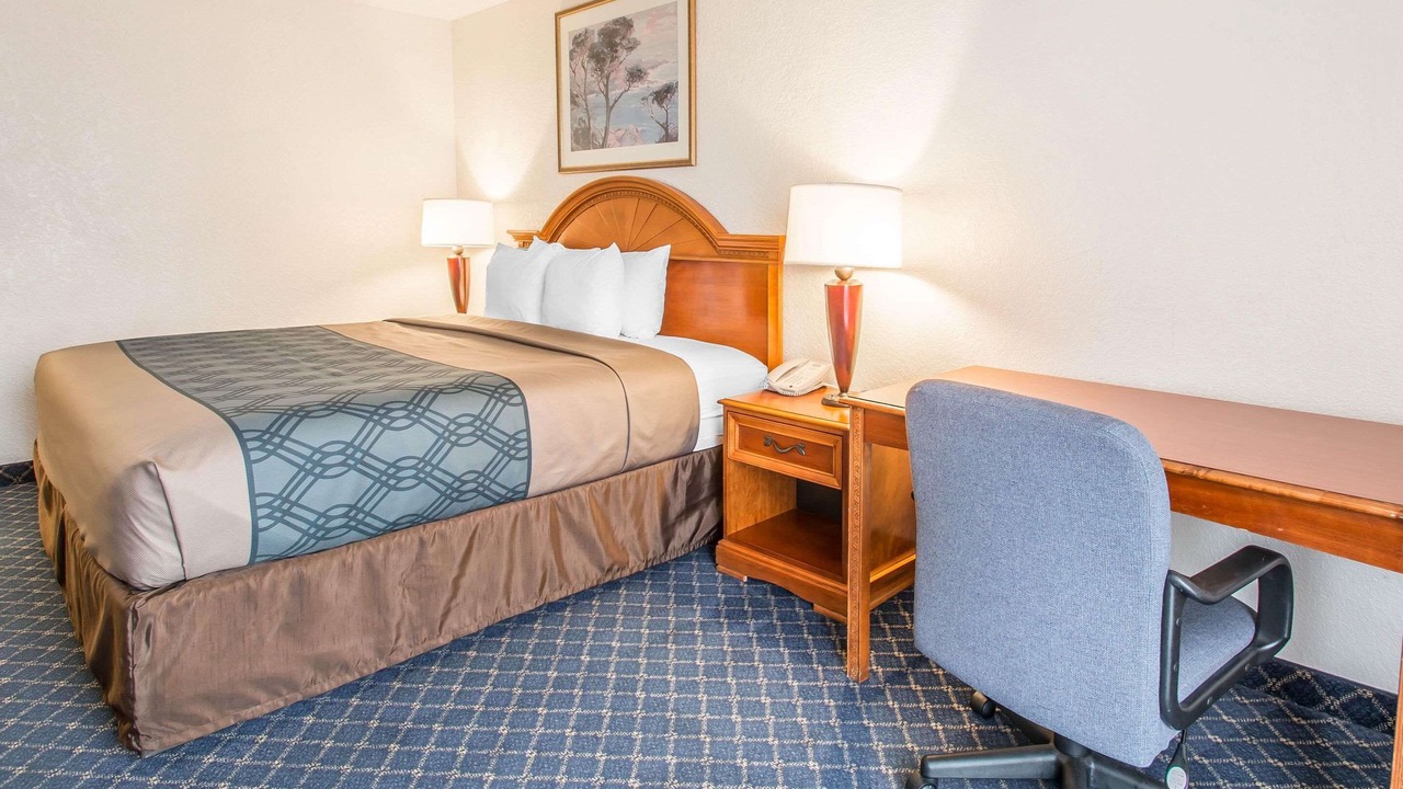 Photo of Bedroom in Golden Glades