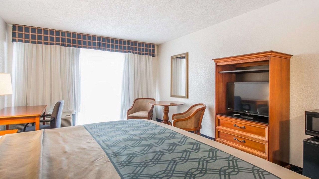 Photo of Bedroom in Golden Glades