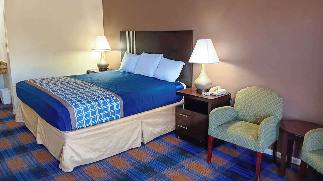 Photo of Bedroom in Lake City