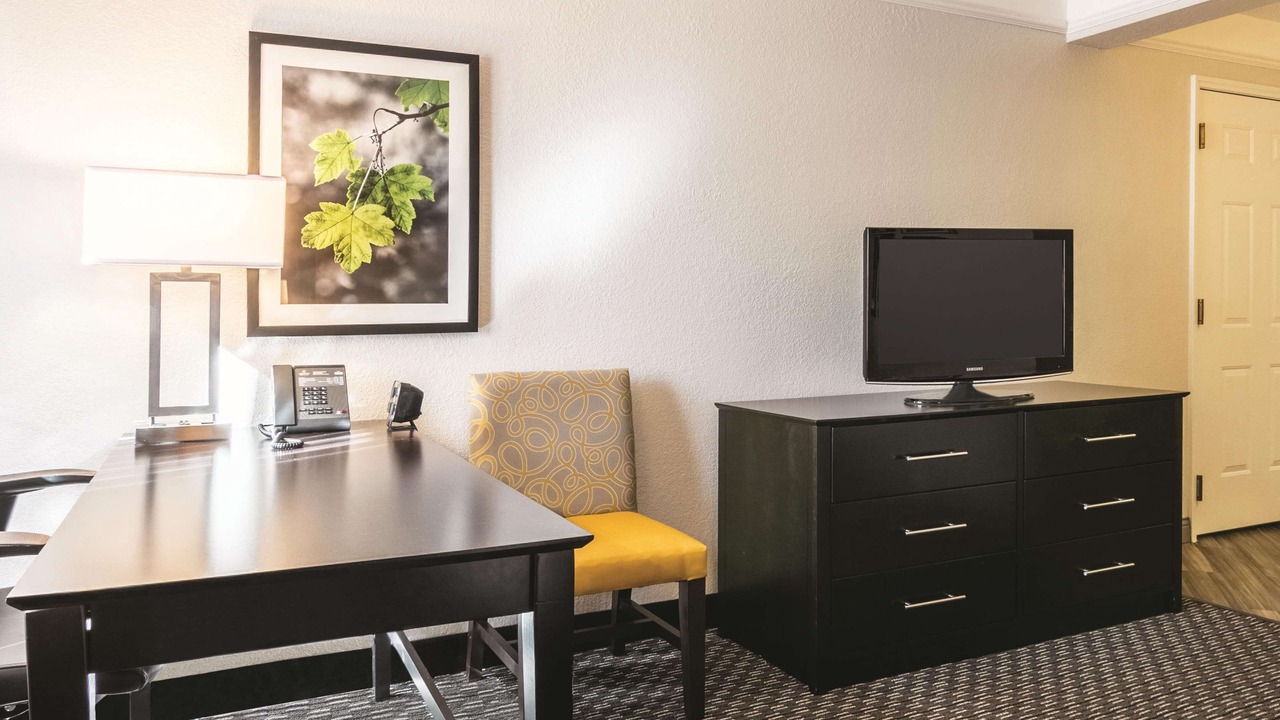 Photo of Bedroom in Airport North