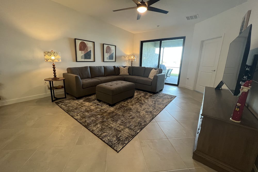 Photo of Livingroom in Gateway