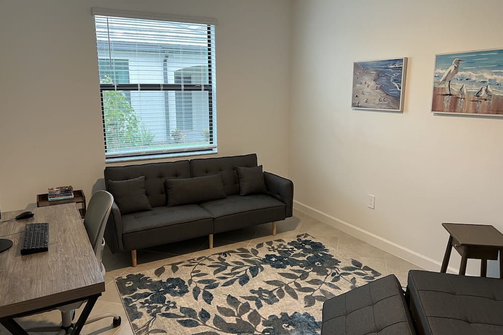 Photo of Livingroom in Gateway