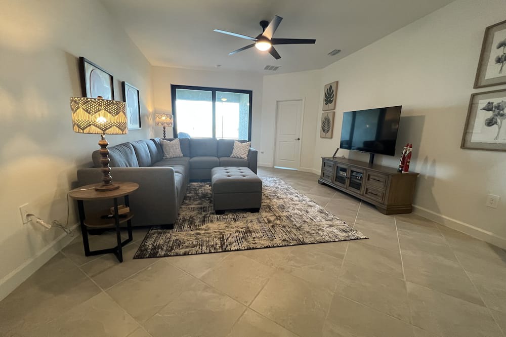 Photo of Livingroom in Gateway