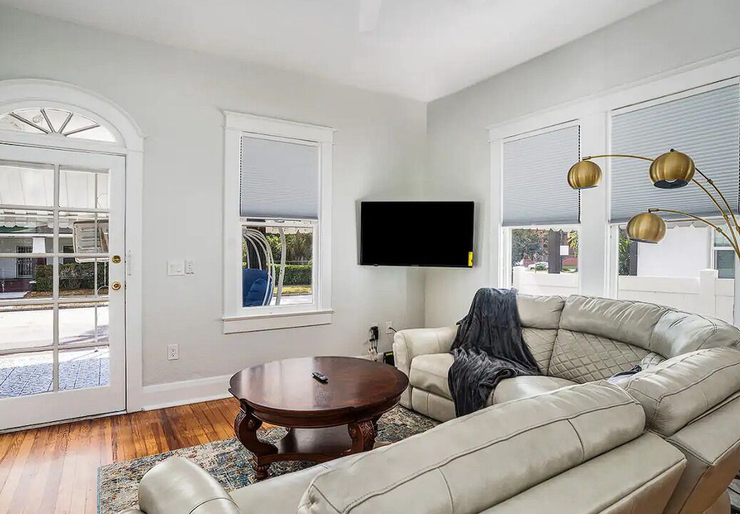 Photo of Livingroom in North Hyde Park