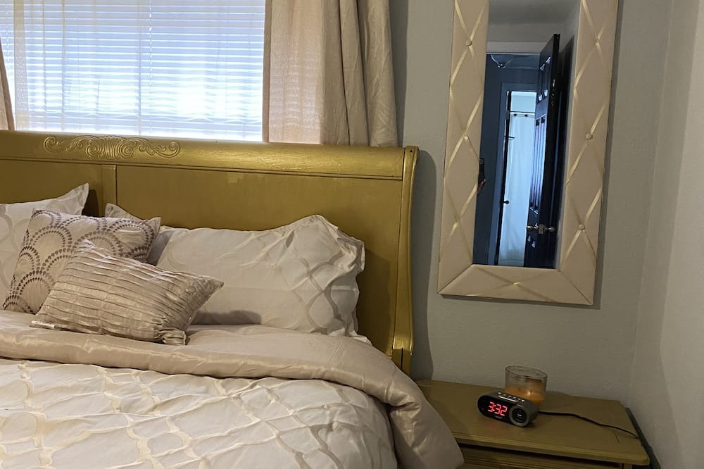 Photo of Bedroom in Port Tampa City