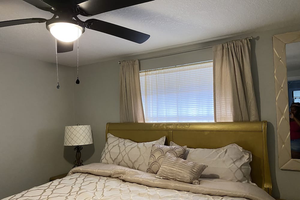 Photo of Bedroom in Port Tampa City
