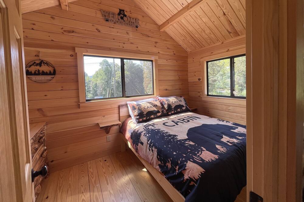 Photo of Bedroom in Ashley Oaks