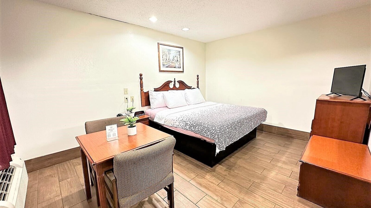 Photo of Bedroom in Northport