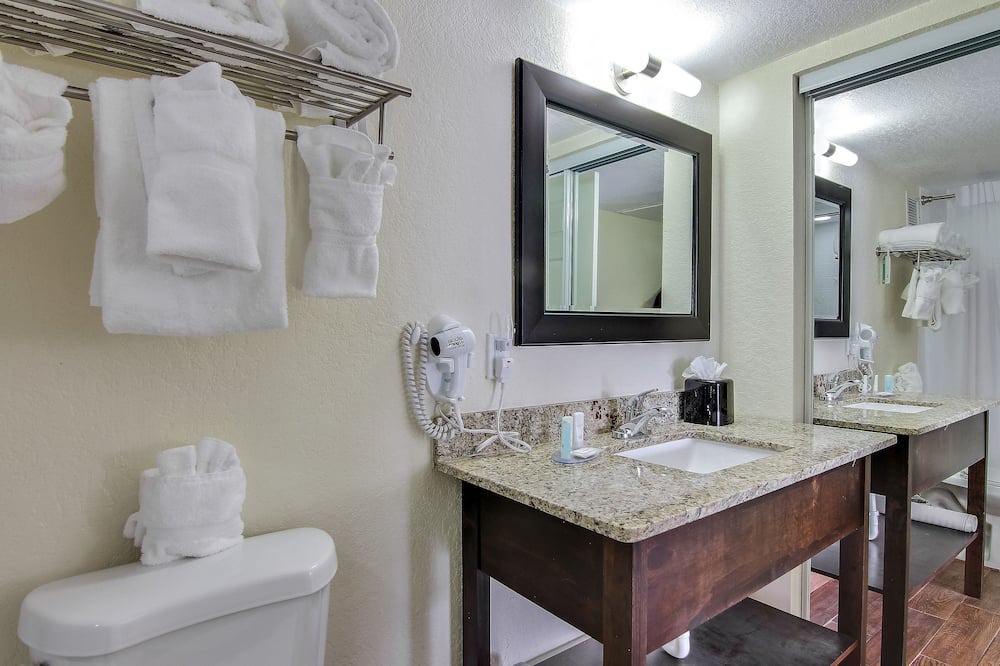 Photo of Bathroom in Lake Ridge