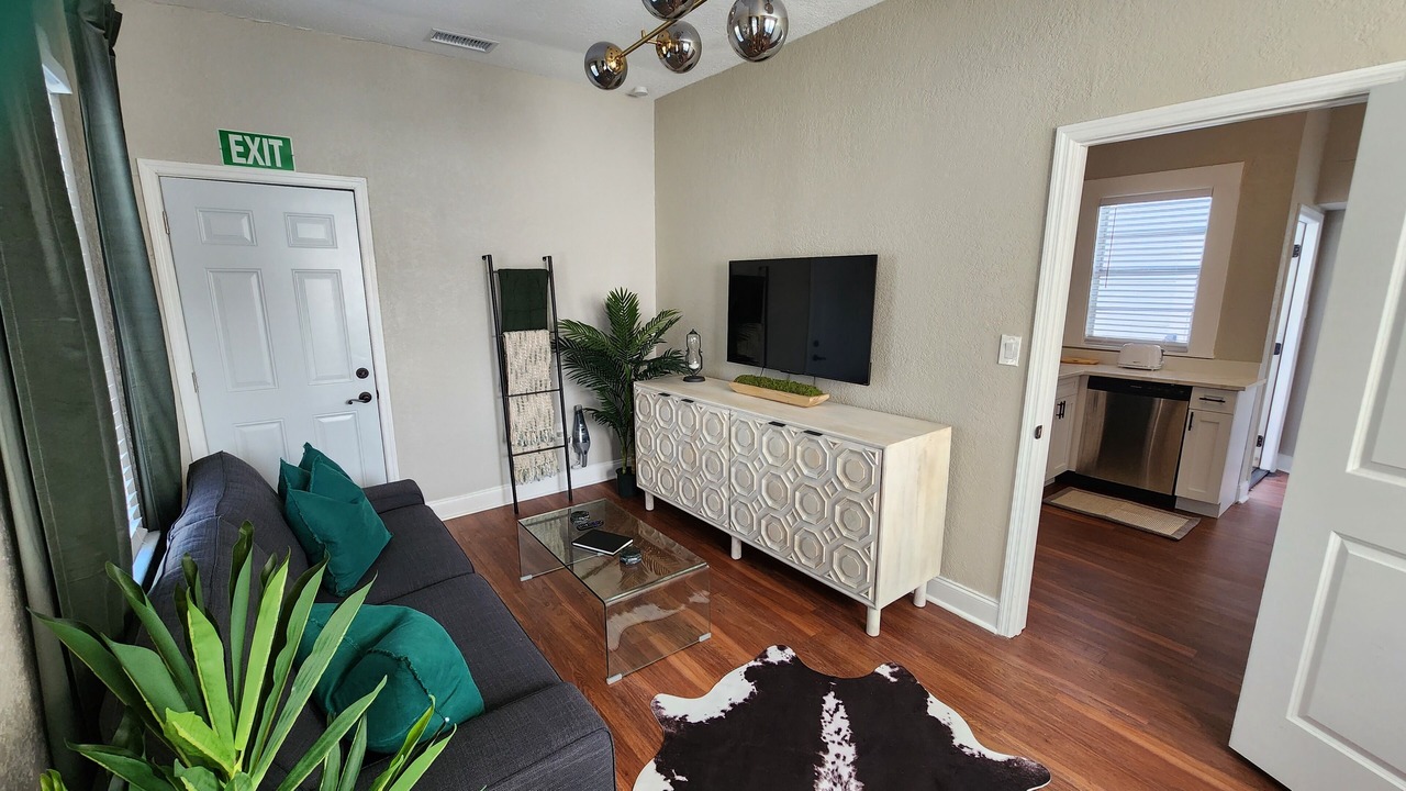 Photo of Livingroom in Courier City - Oscawana