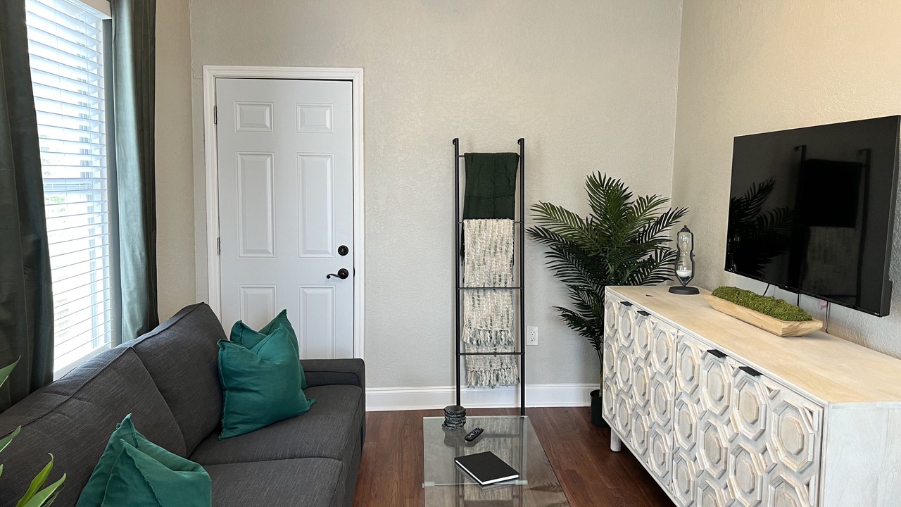 Photo of Livingroom in Courier City - Oscawana