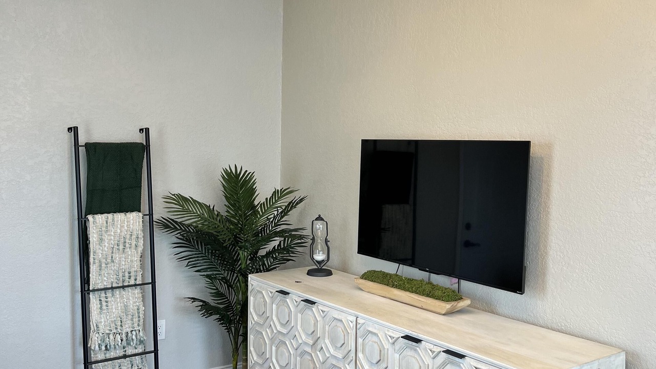 Photo of Livingroom in Courier City - Oscawana