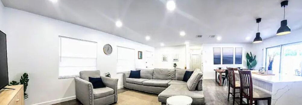 Photo of Livingroom in Egypt Lake-Leto