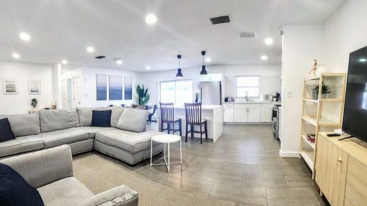 Photo of Livingroom in Egypt Lake-Leto