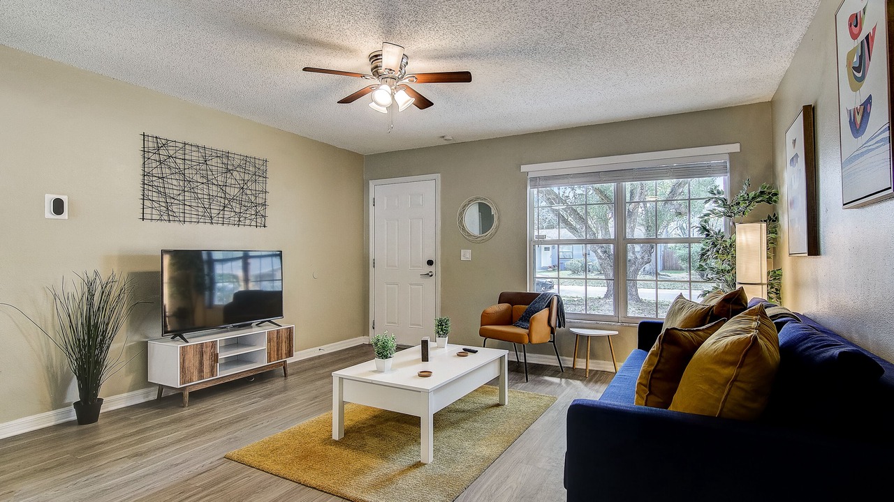 Photo of Livingroom in Seffner Community Alliance
