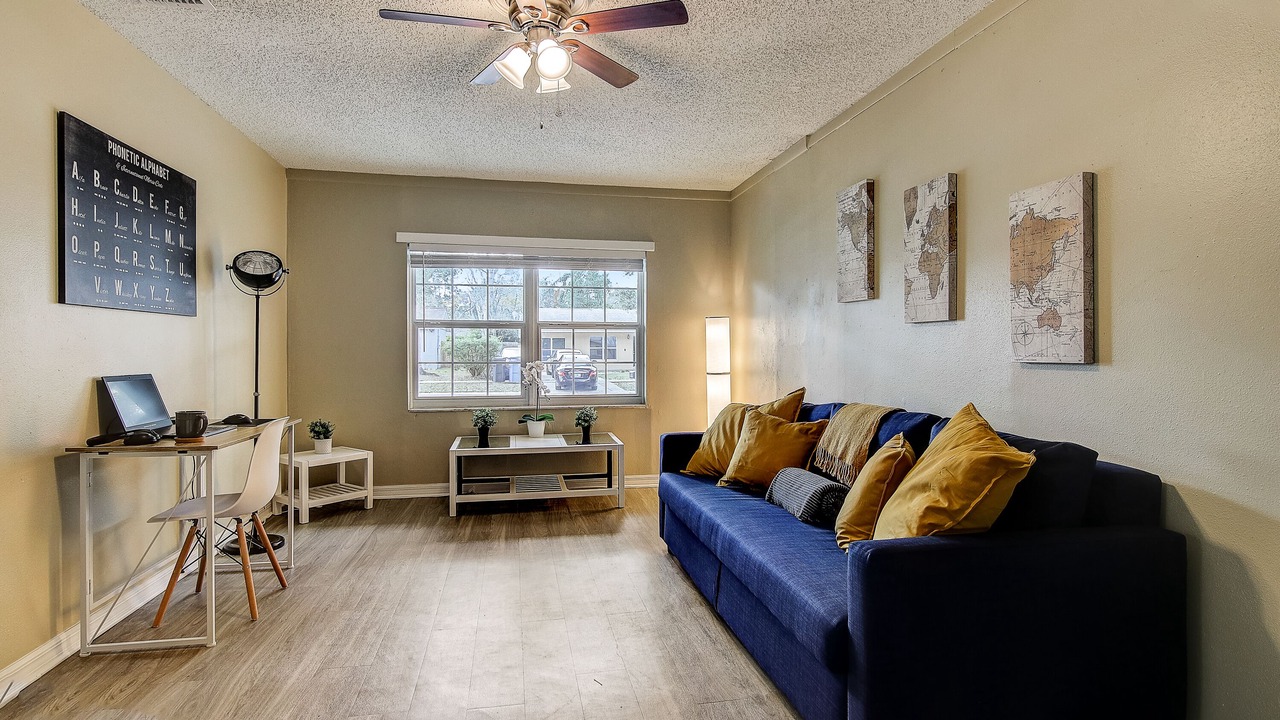Photo of Livingroom in Seffner Community Alliance
