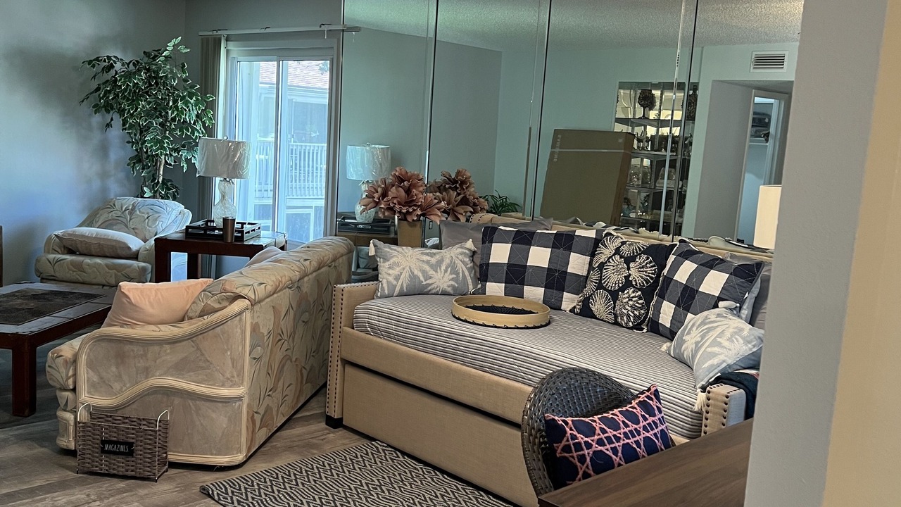 Photo of Livingroom in Bayview