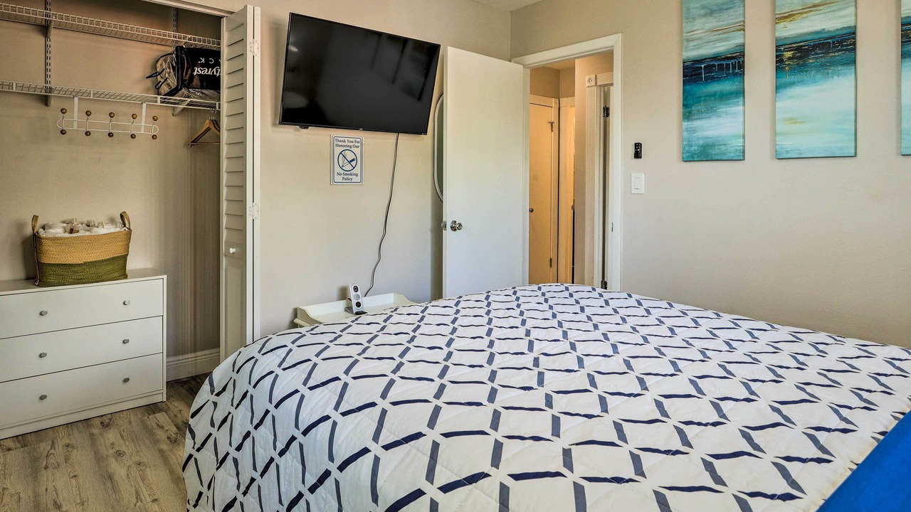 Photo of Bedroom in Ludlam