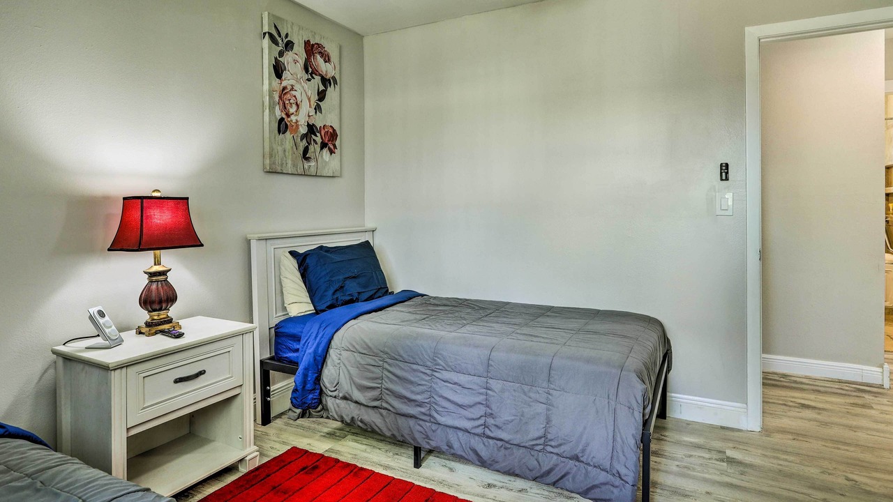 Photo of Bedroom in Ludlam