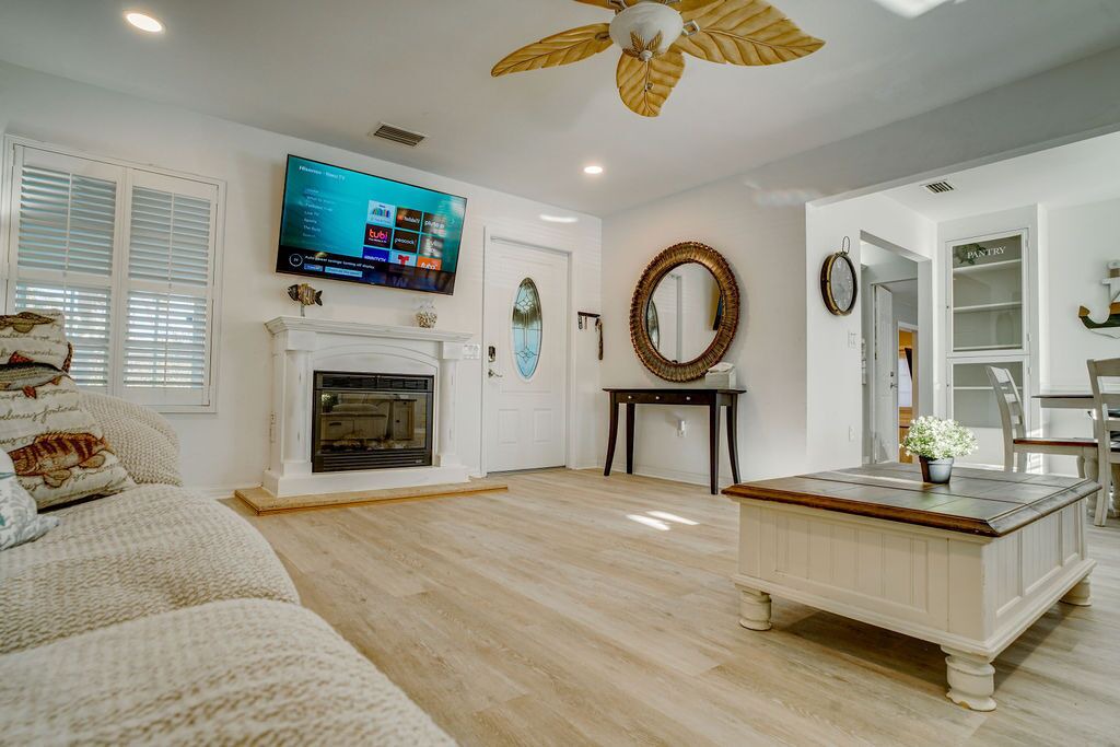 Photo of Bedroom in Bayshore Gardens