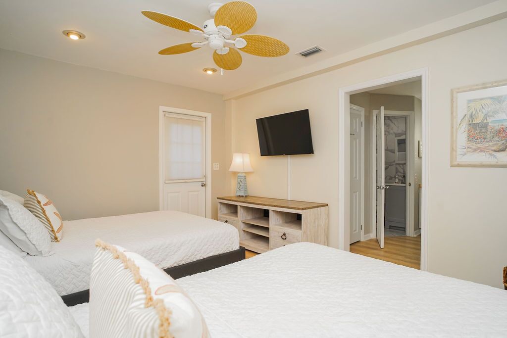 Photo of Bedroom in Bayshore Gardens