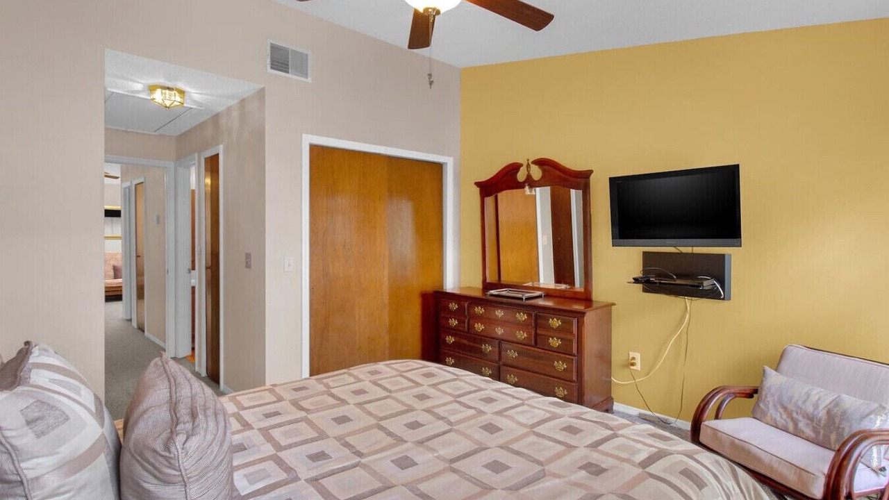 Photo of Bedroom in Bearss Plaza