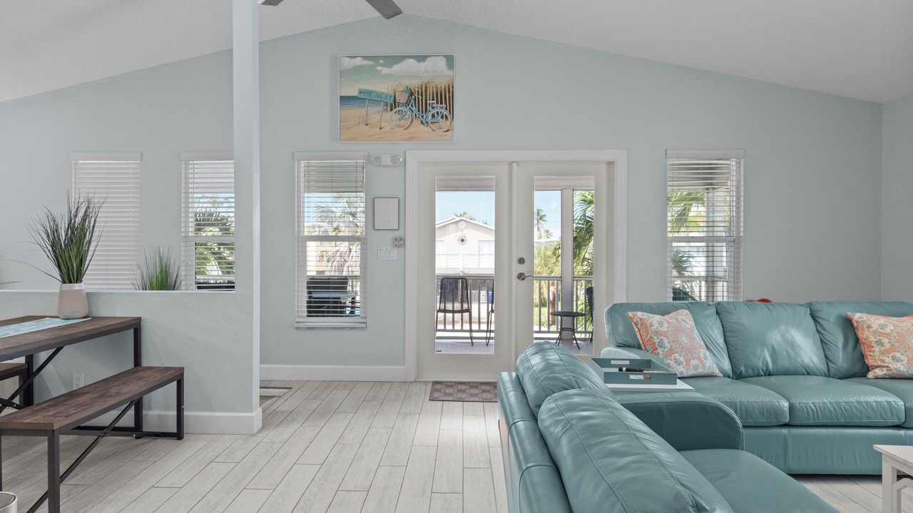 Photo of Livingroom in Mid Island