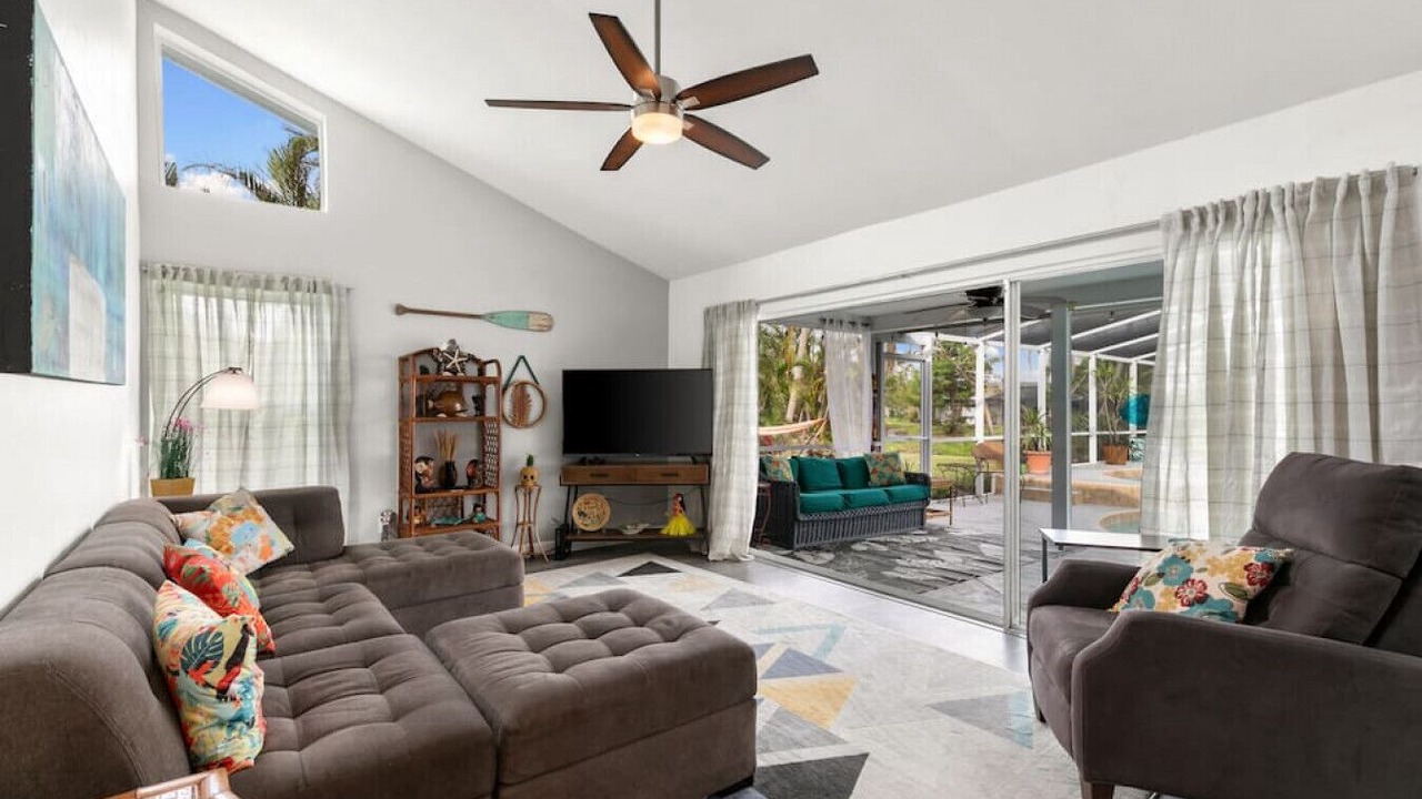 Photo of Livingroom in Cypress Lake